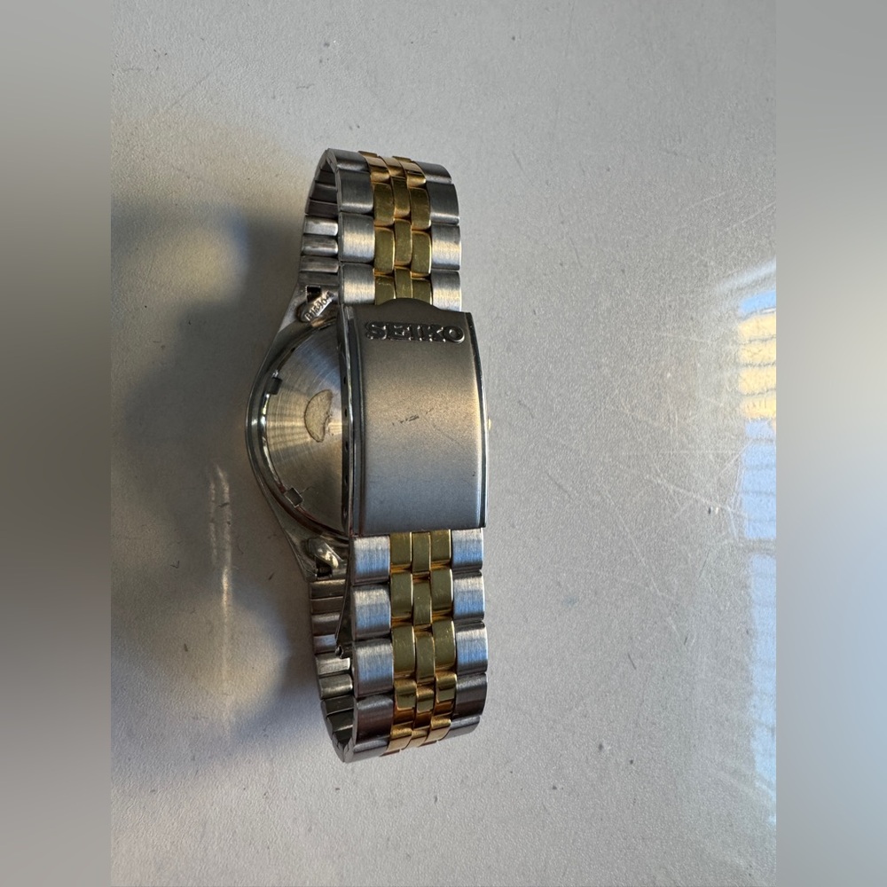 Seiko Two-Tone Silver and Gold Men's Watch - Picture 8 of 12
